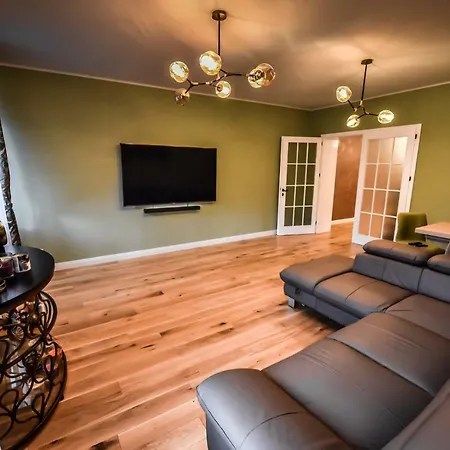 Stayplay Center Theater Апартаменты Брашов