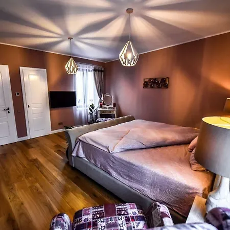 Stayplay Center Theater Брашов