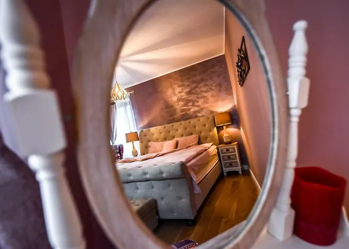 Stayplay Center Theater *