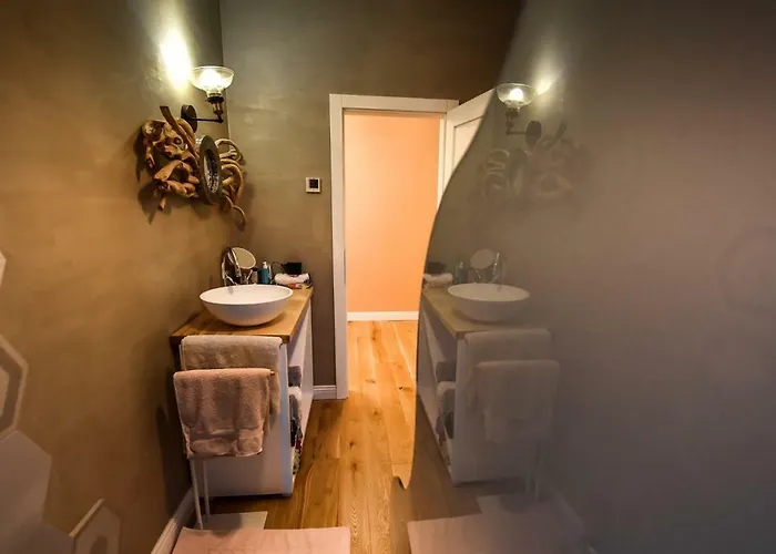 Stayplay Center Theater *